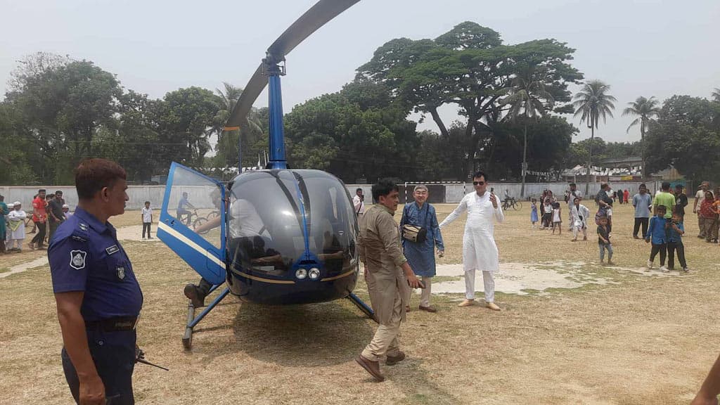 ভাইয়ের নির্বাচনী প্রতীক হেলিকপ্টারে করে সৈয়দপুরে এলেন জাপানপ্রবাসী