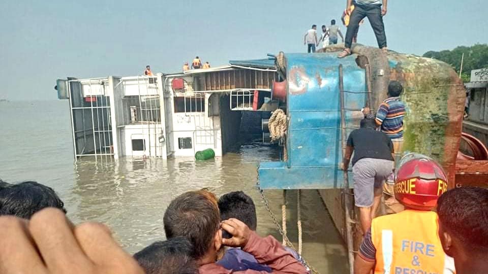 চালকের অবহেলায় ডুবে গেছে সেই ফেরি 