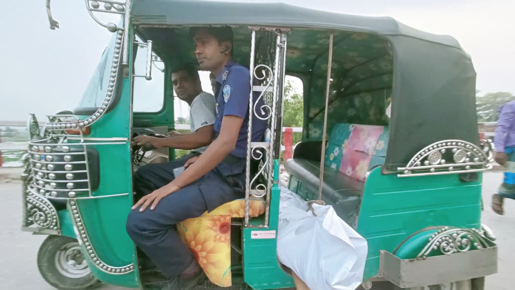 নারীর মৃত্যু নিয়ে ধোঁয়াশা মরদেহ থানায় নিল পুলিশ