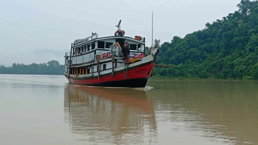 ঘূর্ণিঝড় হামুন: কাপ্তাই হ্রদে নৌযান চলাচল বন্ধ 