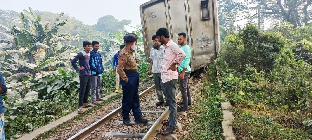 ৬ দিনের ব্যবধানে চট্টগ্রামগামী ট্রেনের বগি ফের ময়মনসিংহে লাইনচ্যুত 