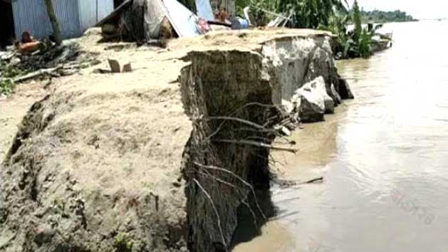 বিপৎসীমার ৪ সেন্টিমিটার নিচ দিয়ে যমুনা নদীর পানি প্রবাহিত