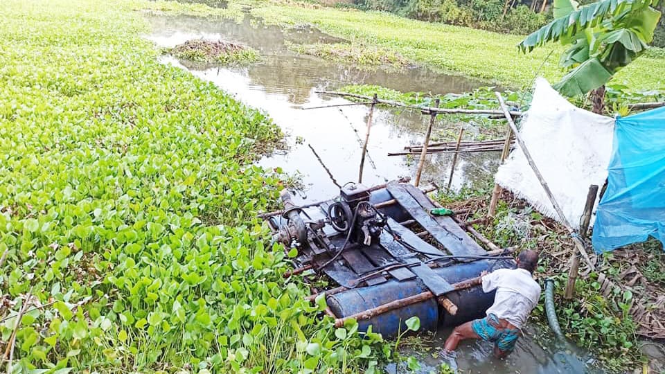 মতলব দক্ষিণে ড্রেজার জব্দ