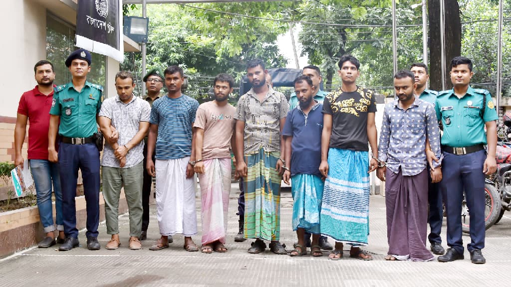 ‘ফাঁকা বাসা টার্গেট করে’ সুযোগ বুঝে চুরি করতেন তাঁরা