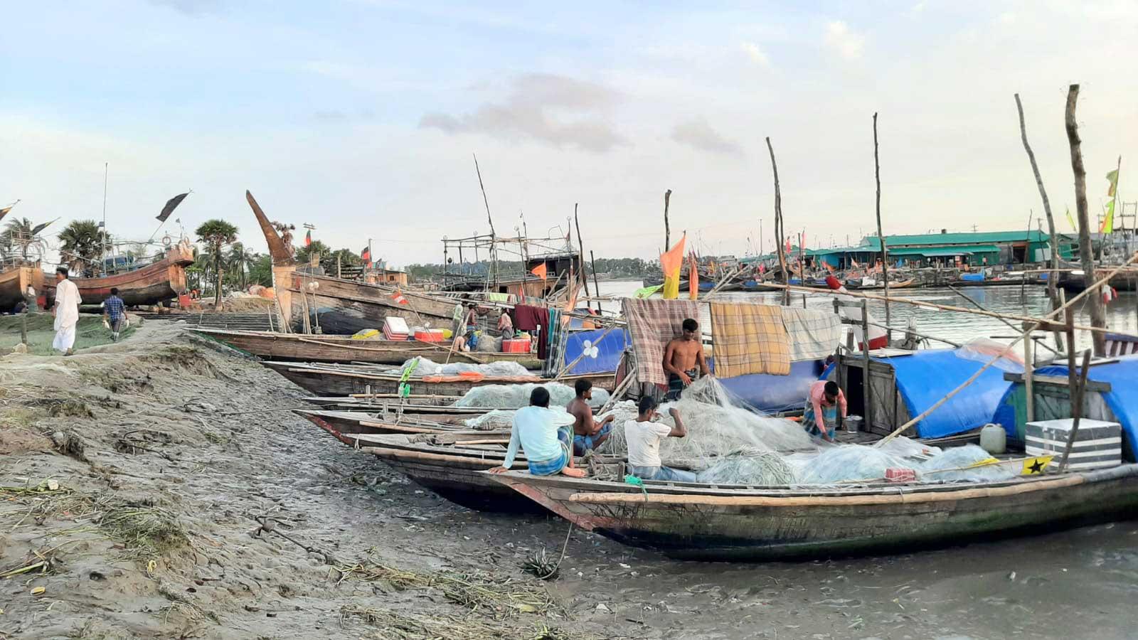 ছিটকে সমুদ্রে পড়ে যান জামাল, তাঁকে রেখেই ফিরলেন সতীর্থরা