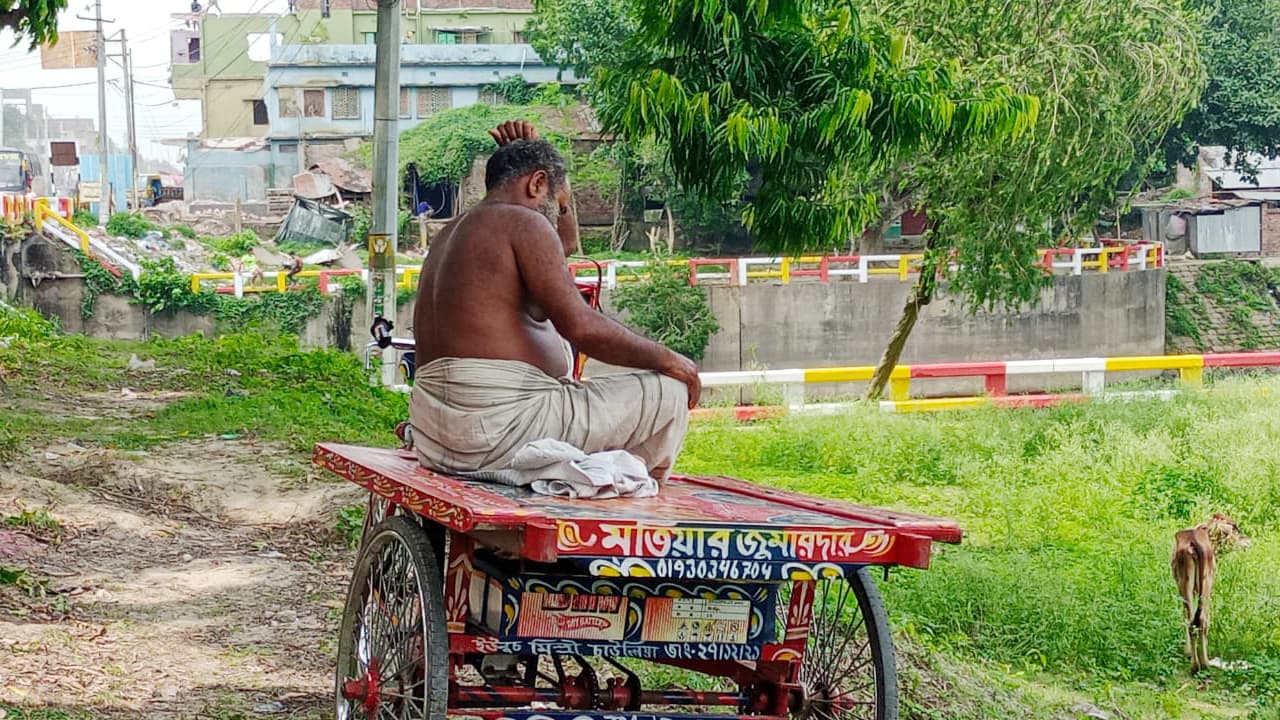 ভ্যাপসা গরম, দেখা নেই বৃষ্টির