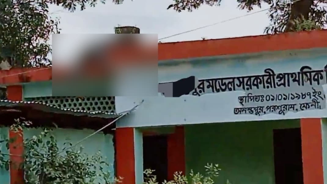 স্কুলের ছাদে বিদ্যুতের তারে ঝুলছিল ছাত্রের মরদেহ