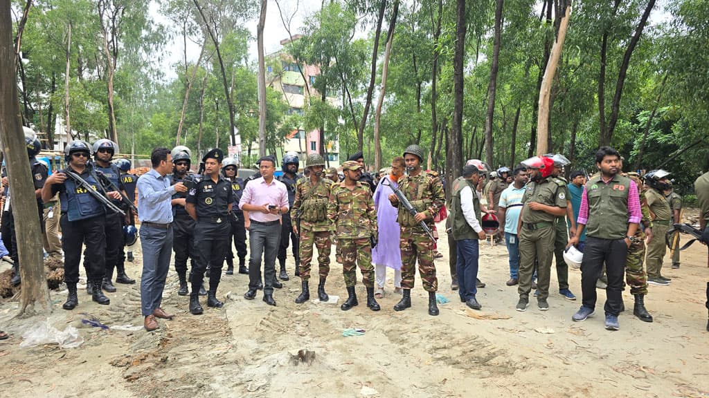 গাজীপুরে যৌথ বাহিনীর অভিযানে ৬ একর বনভূমি উদ্ধার