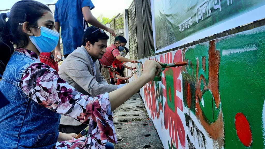 একেকটি দেয়াল যেন ক্যানভাস