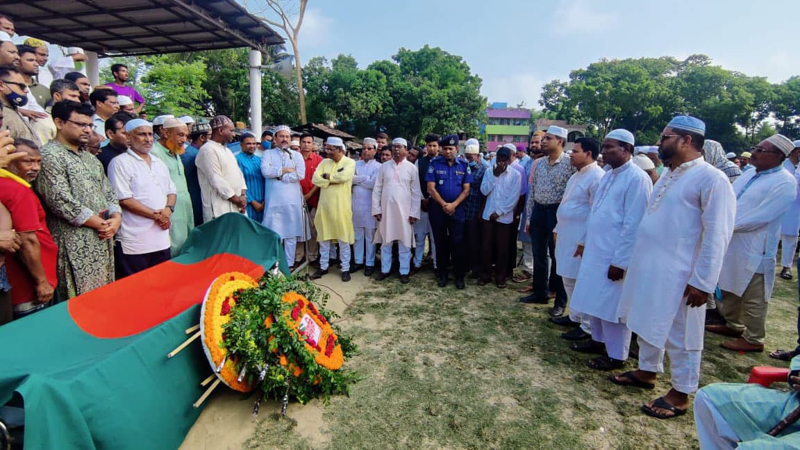 রাষ্ট্রীয় মর্যাদায় সাবেক সাংসদ বি এম নজরুল ইসলামের দাফন সম্পন্ন