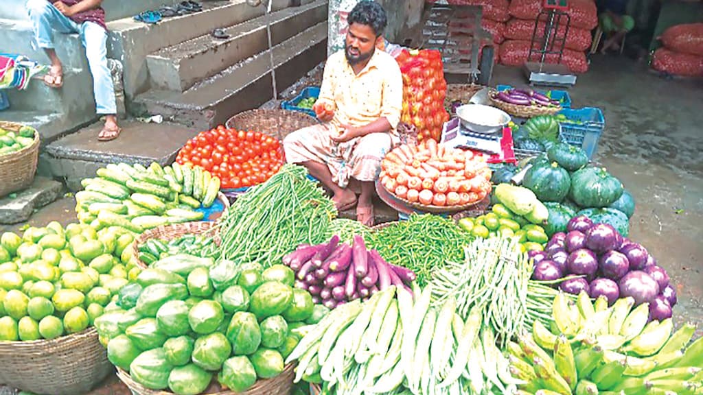 বাড়ল আটা, পেঁয়াজের দাম