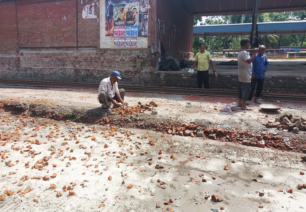 সৈয়দপুরে রেললাইন সংস্কারে অনিয়মের অভিযোগ