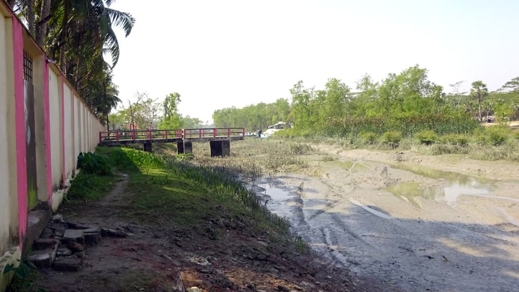 ঝুঁকিপূর্ণ ভবনে মজুত করা হচ্ছে সরকারি খাদ্যশস্য