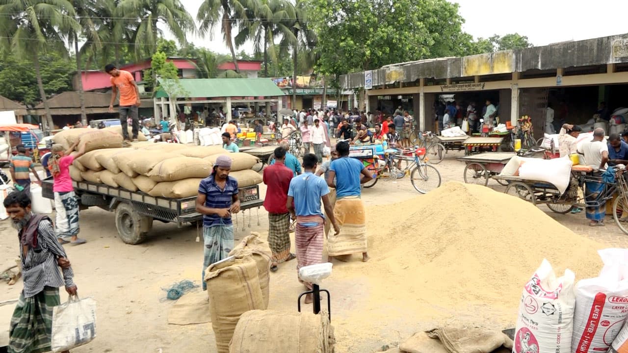 নওগাঁর ধান-চালের বাজার কোন পথে