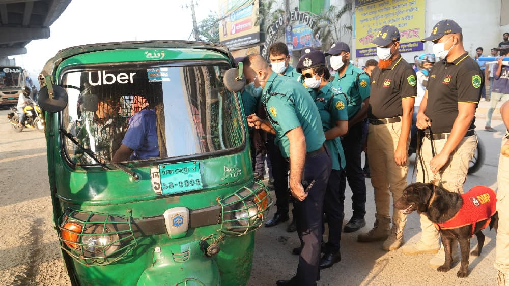 রাজধানীতে পুলিশের বিশেষ চেকপোস্ট কার্যক্রম শুরু