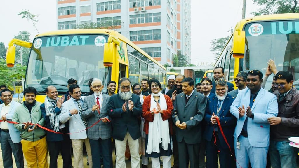 আইইউবিএটির শিক্ষার্থীদের জন্য ৭ নতুন বাস চালু