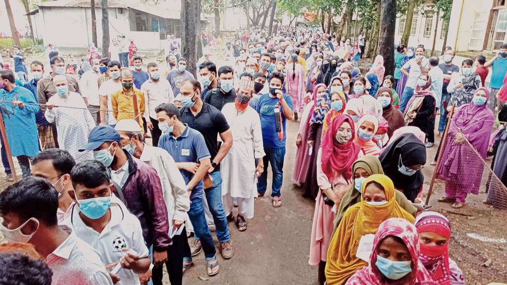 শুরুতে বেশি টিকা, এখন সংকট