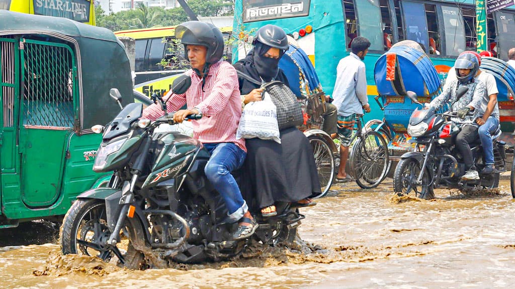 বৃষ্টির আগেই ভেসে যায় শহর