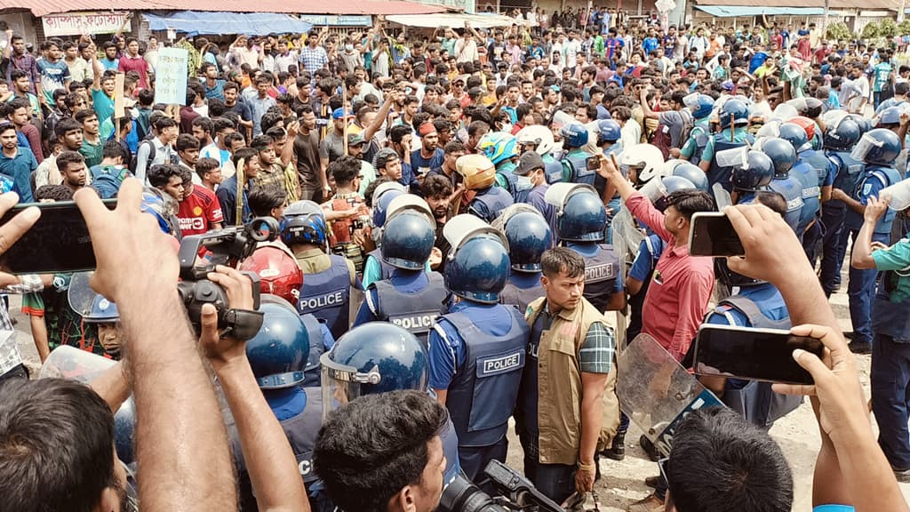 বেগম রোকেয়া বন্ধ ঘোষণা, বুধবার দুপুর ১২টার মধ্যে হল ছাড়ার নির্দেশ