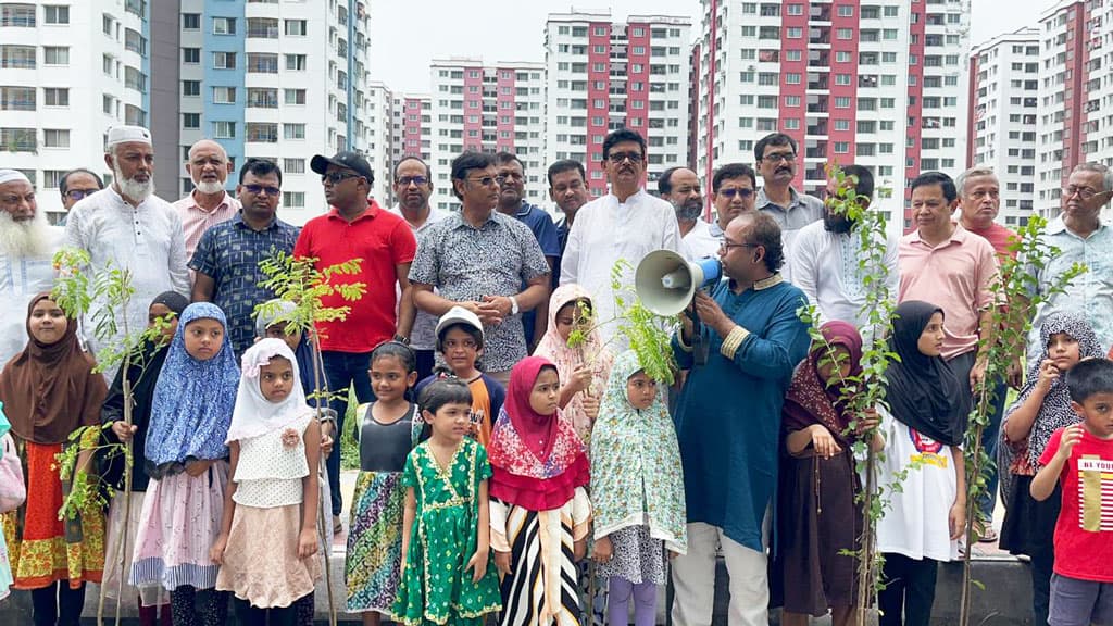 দিয়াবাড়িতে সবুজায়নের উদ্যোগ, বাসিন্দারা রোপণ করেছেন ৩৫০টি গাছের চারা