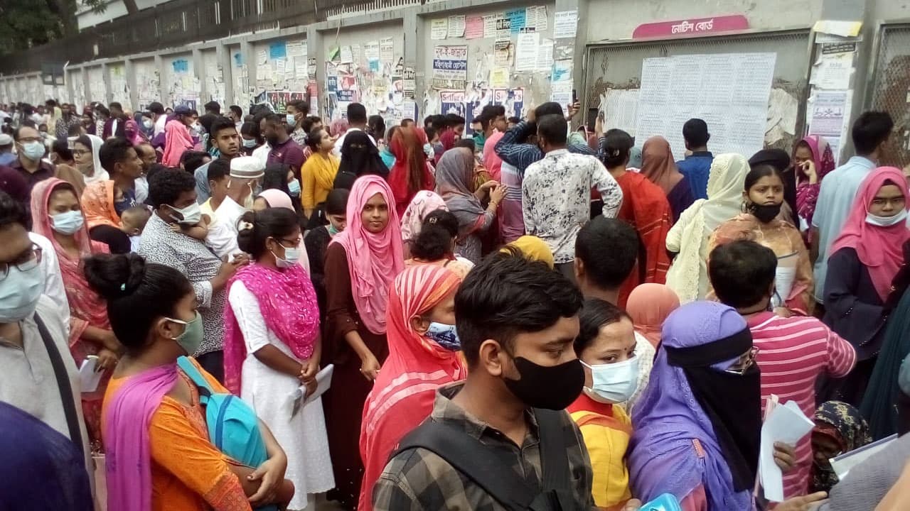 প্রাথমিকের নিয়োগ পরীক্ষা শুরু, সবার দাবি, প্রশ্ন ফাঁস যেন না হয় 