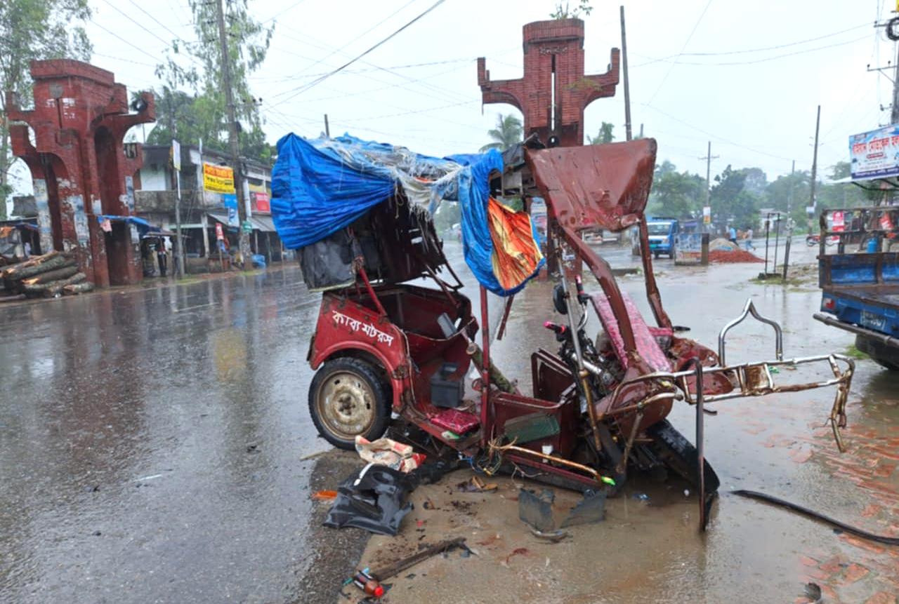 জামালপুরে ট্রাকচাপায় অটোরিকশার ৩ যাত্রী নিহত