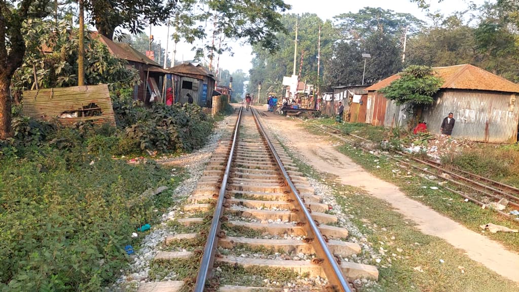 রেললাইনের নাট–বল্টু খোলার অভিযোগে ২ শিশু পুলিশ হেফাজতে 