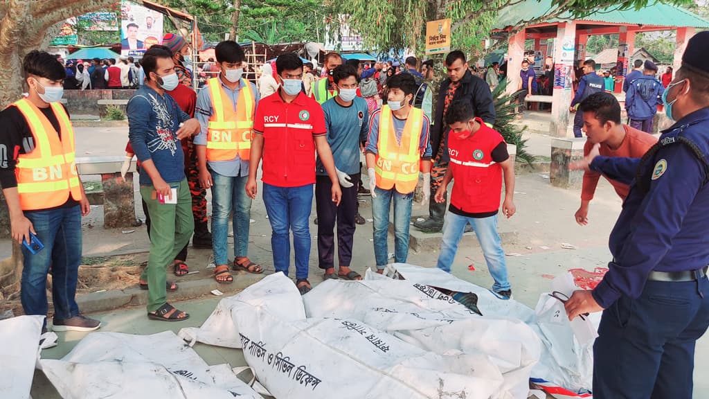 সুগন্ধায় লঞ্চে আগুন: ছেলের মুখ দেখা হলো না রিয়াজের