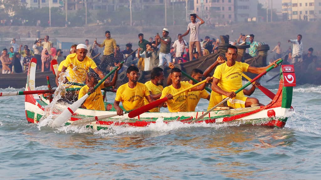 কর্ণফুলীকে বাঁচাতে ঐতিহ্যবাহী সাম্পান বাইচ