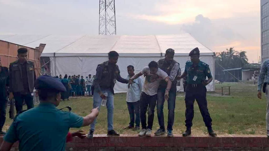 গাজীপুরে পুলিশের অনুষ্ঠানে গ্যাসবেলুনের বিস্ফোরণ, কৌতুক অভিনেতা রনিসহ দগ্ধ ৫ 