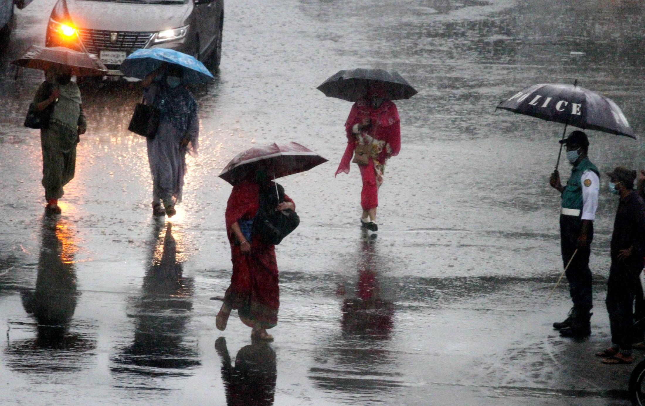 আগামী দুদিন সারা দেশে বৃষ্টি বাড়তে পারে