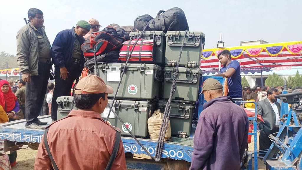 কেন্দ্রে পৌঁছে গেছে নির্বাচনী সামগ্রী, কড়া নির্দেশনায় আইনশৃঙ্খলা রক্ষাকারী বাহিনী