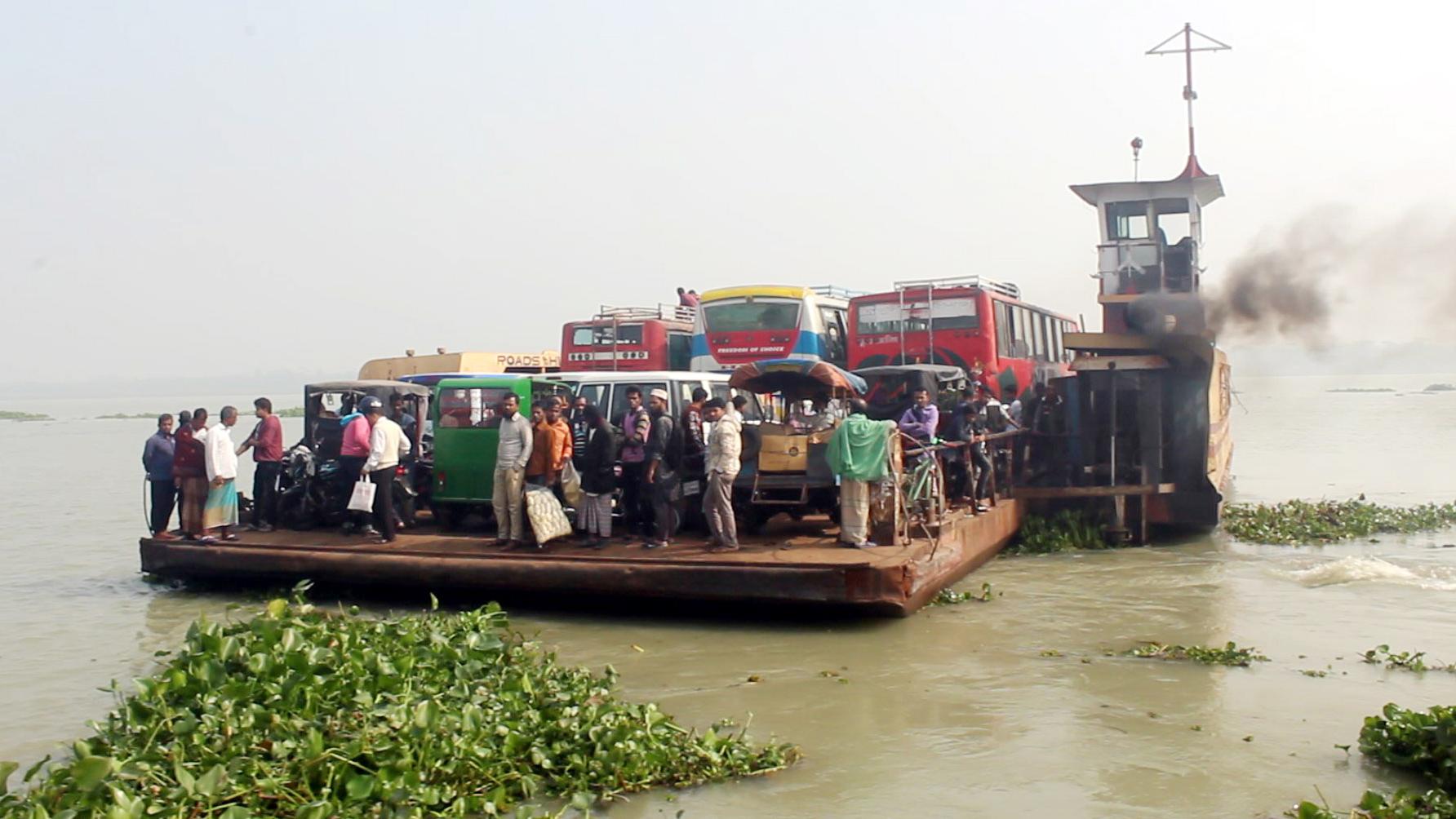 নাব্যতা সংকটে কঁচা নদীতে ফেরি চলাচল ব্যাহত