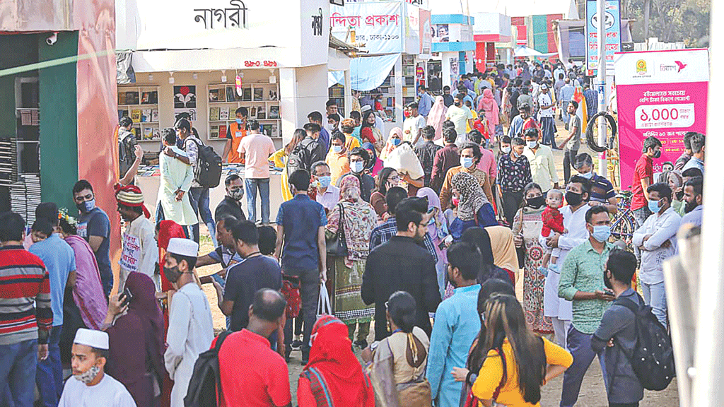 ভিড় বেড়েছে বিকেলের পর