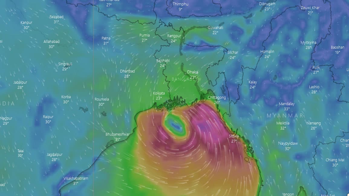 পায়রা থেকে ৩৩৫ কিলোমিটার দূরে সিত্রাং