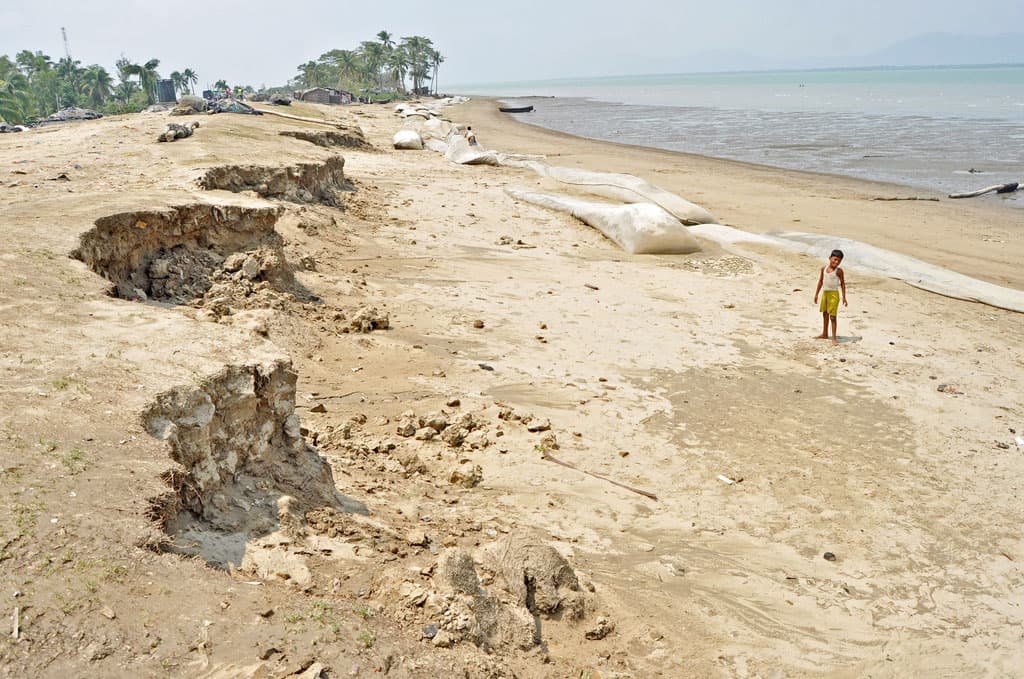 অনিরাপদ সেন্ট মার্টিন: আশ্বাসের পর আশ্বাস দিয়েও হচ্ছে না বেড়িবাঁধ ও সড়ক