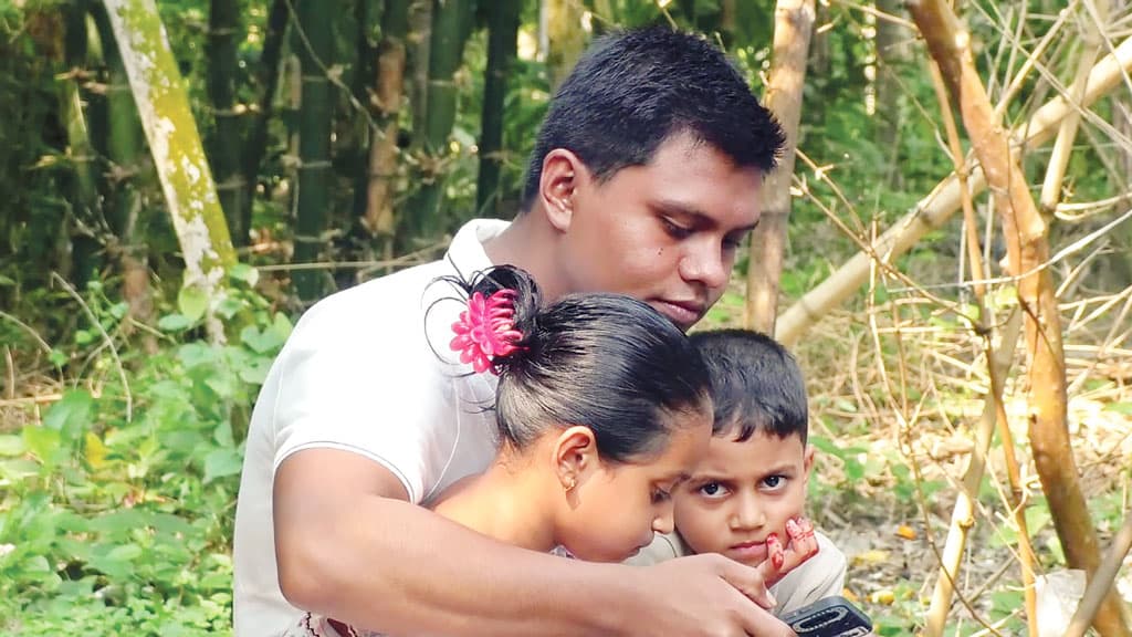 ঈদের কষ্ট ভুলিয়ে দিল নাবিক আইয়ুবের ঘরে ফেরা