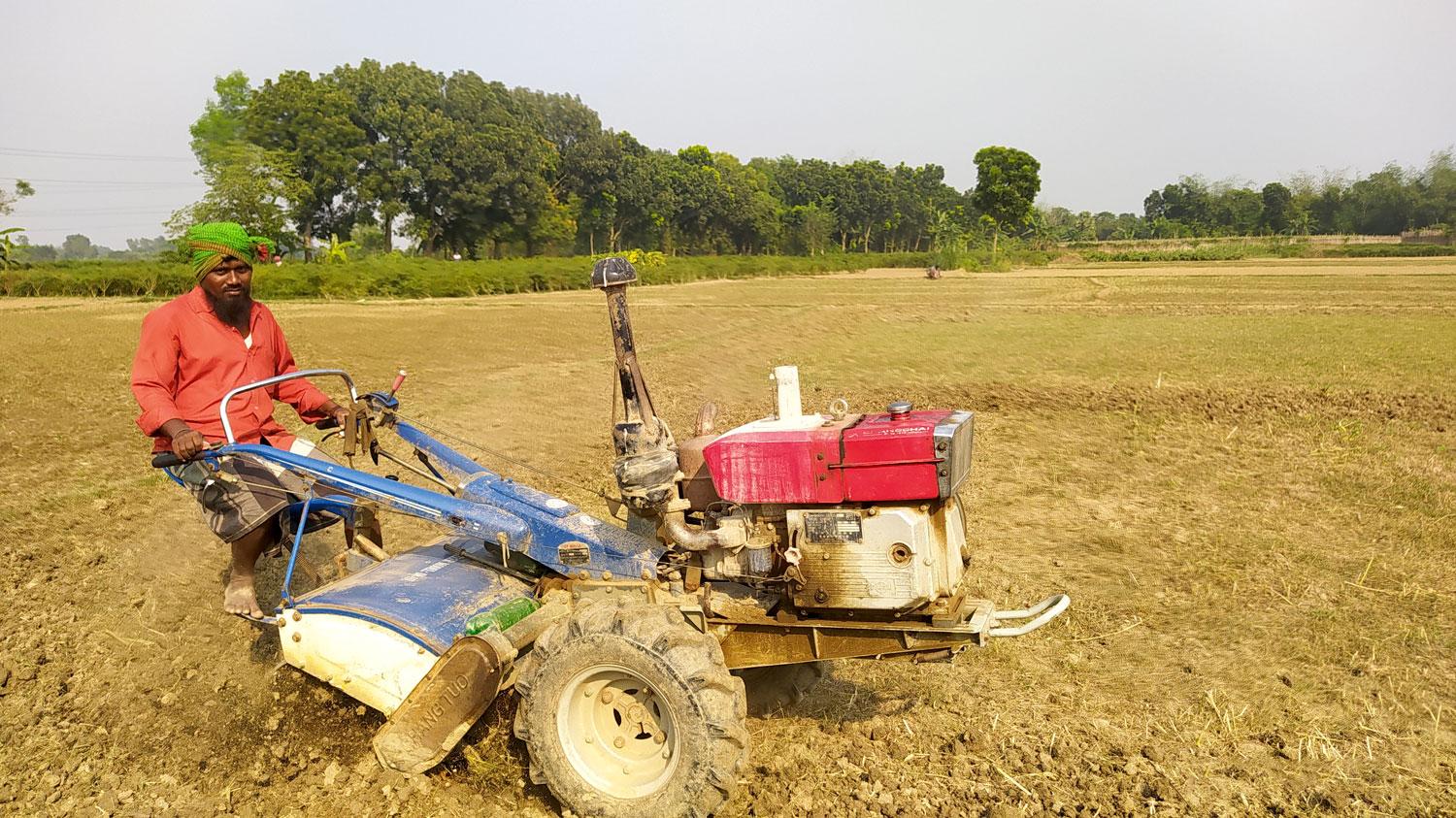 তেলের দাম বাড়ায় উদ্বেগ কৃষকদের