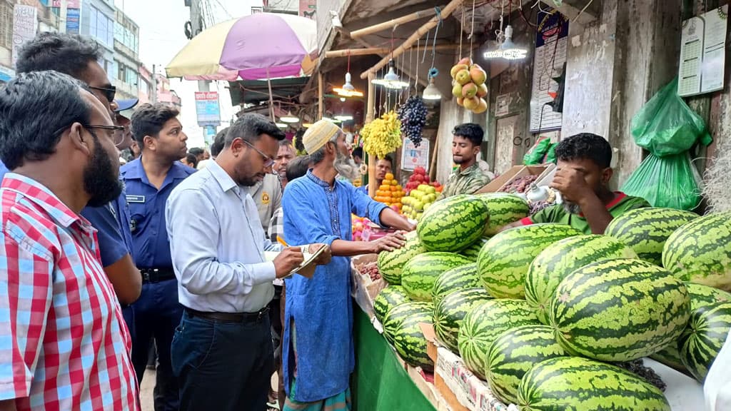 অভিযান শেষ হতেই আগের দামে বিক্রি