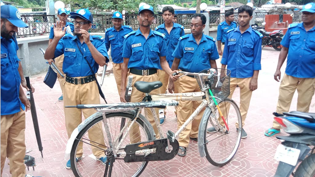 নমুনা আর বাস্তবের ফারাক