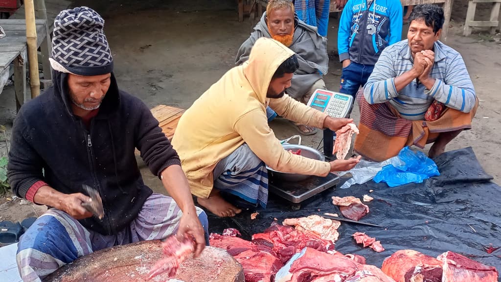 গাংনী বাজারে তদারকি নেই ঠিকমতো, মহিষের মাংস ৮০০ টাকা কেজি