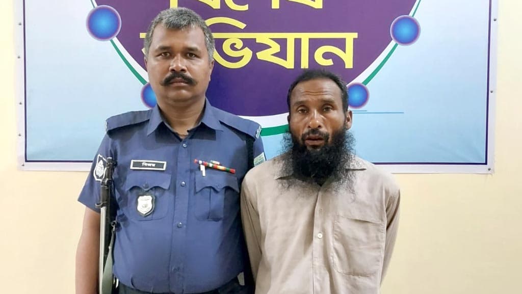 নীলফামারীতে আন্তজেলা ডাকাত দলের নেতা মবু গ্রেপ্তার