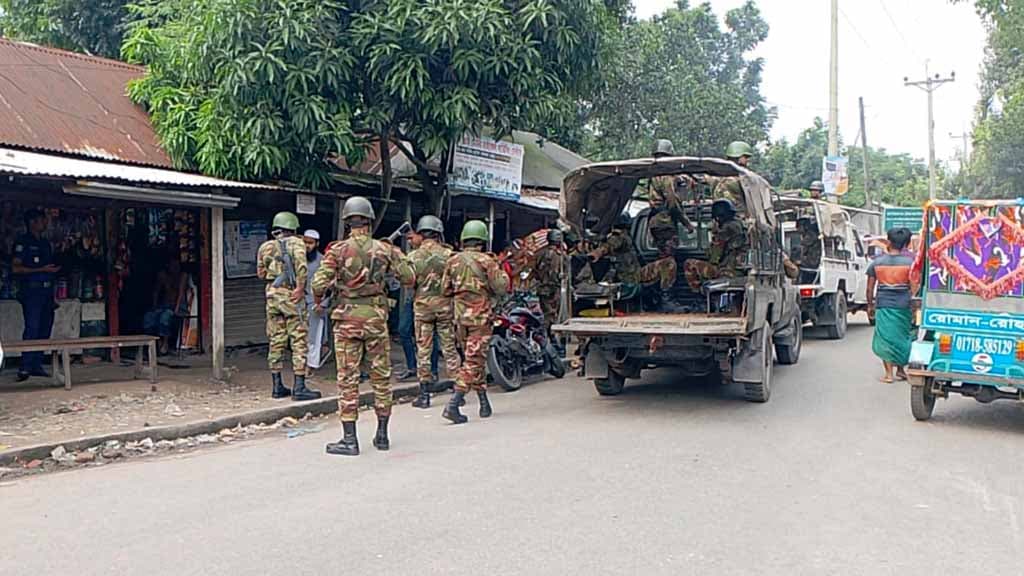 দোহারে চায়ের দোকানে যুবককে প্রকাশ্যে কুপিয়ে হত্যা