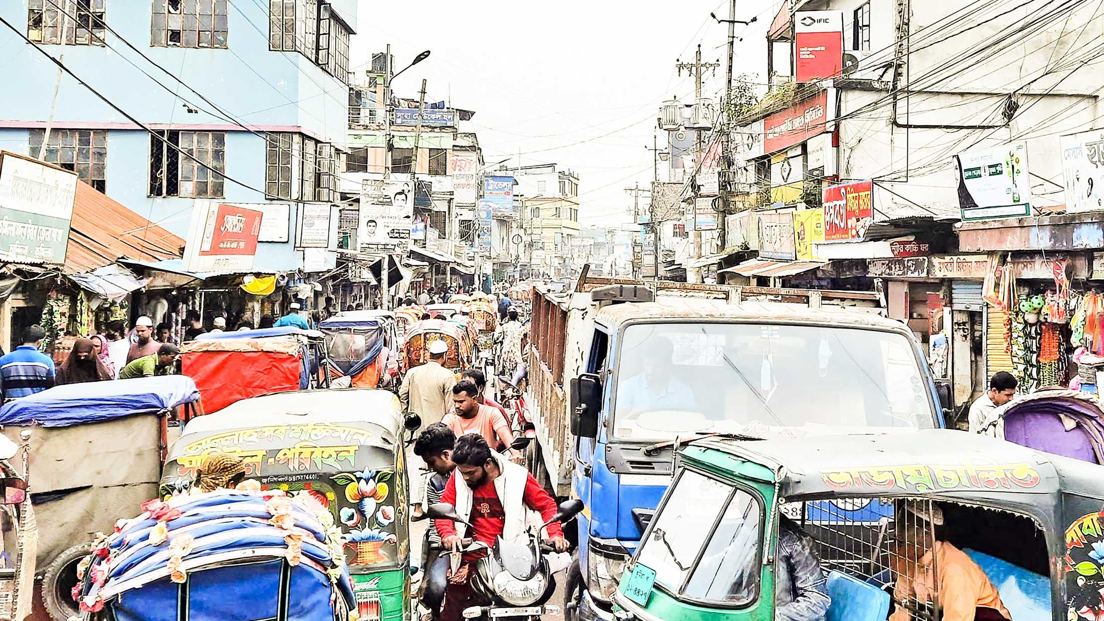 বিশৃঙ্খল অটোরিকশায়  সড়কজুড়ে যানজট