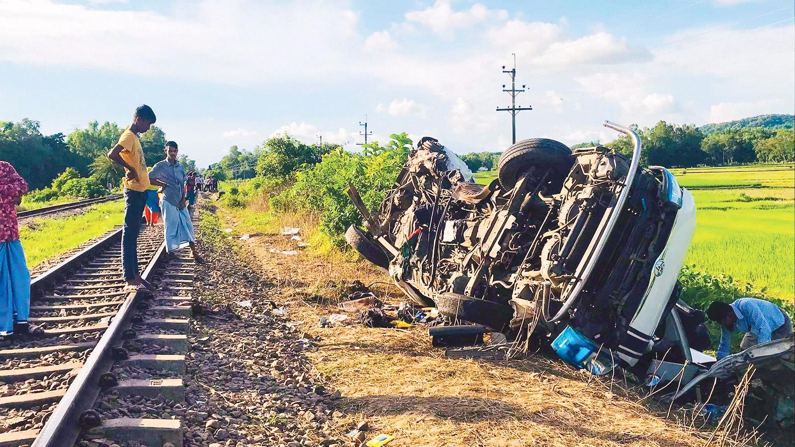 ট্রাফিক সিস্টেম অব্যবস্থাপনায় অনিরাপদ হয়ে উঠছে ট্রেন