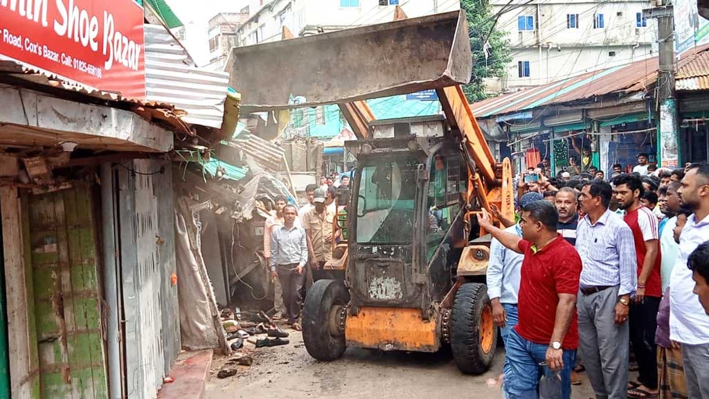 কক্সবাজারে শতাধিক অবৈধ স্থাপনা উচ্ছেদ