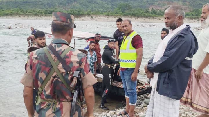 ধলাই নদীতে নৌকা ডুবে নিখোঁজ শ্রমিকের লাশ উদ্ধার