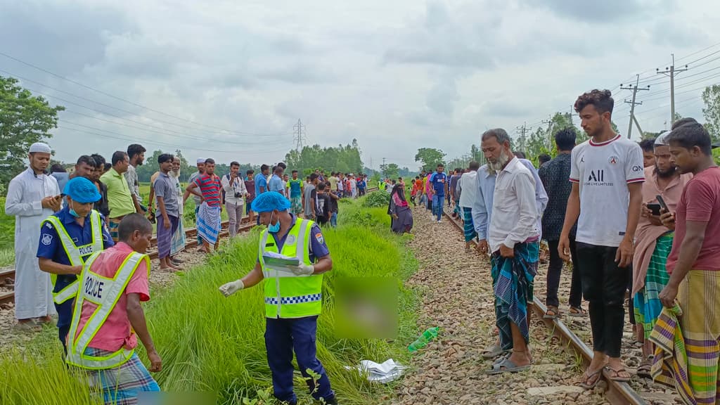 রায়পুরায় ট্রেনে কাটা পড়ে দুই কিশোরসহ ৫ জন নিহত