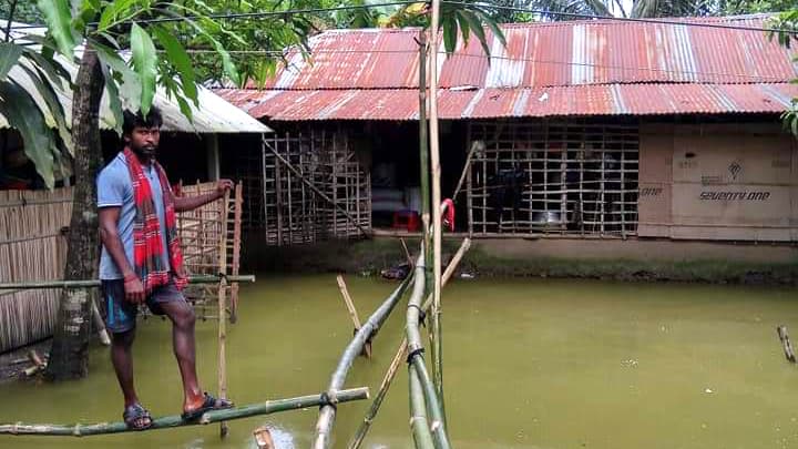 দুর্ভোগে পানিবন্দী ২৫ গ্রামের মানুষ, নেই দাফনের জায়গা