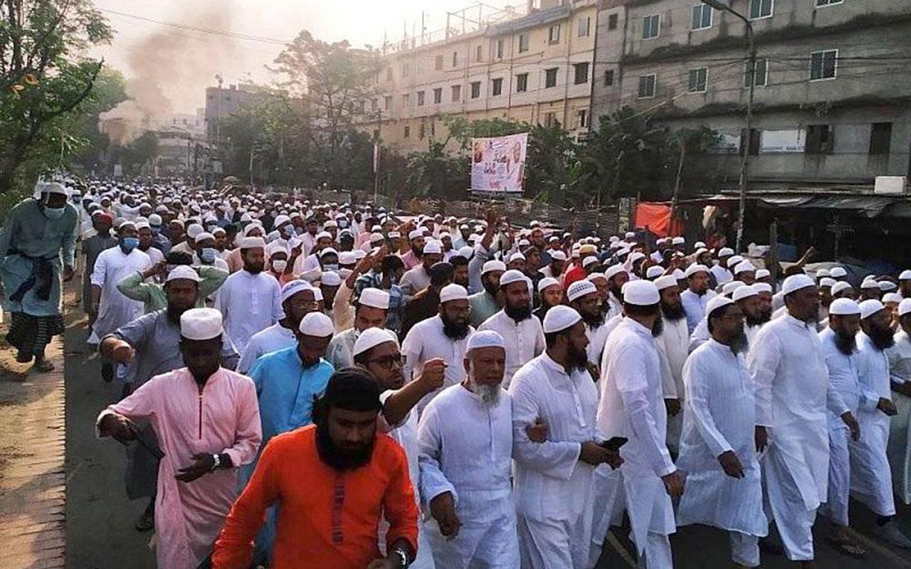 হরতালের সমর্থনে রাজধানীর বিভিন্ন এলাকায় হেফাজতের মিছিল, যান চলাচল কম